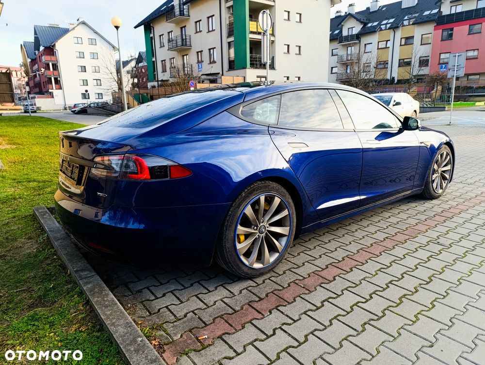 Tesla Model S - 6