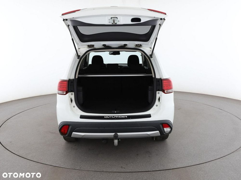 Mitsubishi Outlander 2.0 2WD SUV-Star - 20