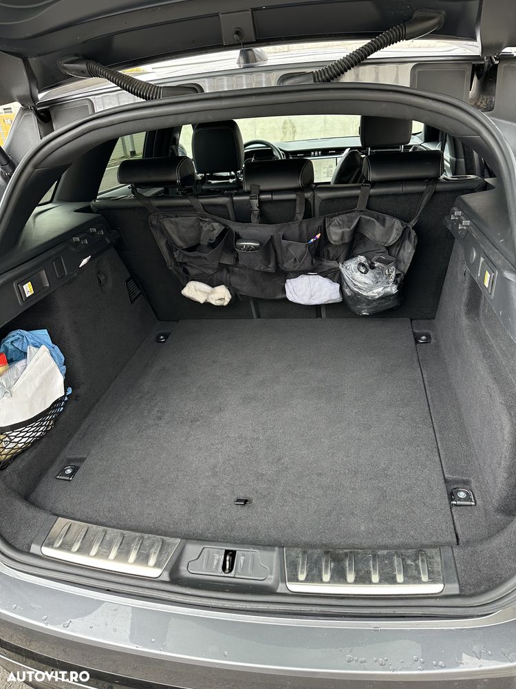 Jaguar F-Pace P250 AWD R-Dynamic SE - 10