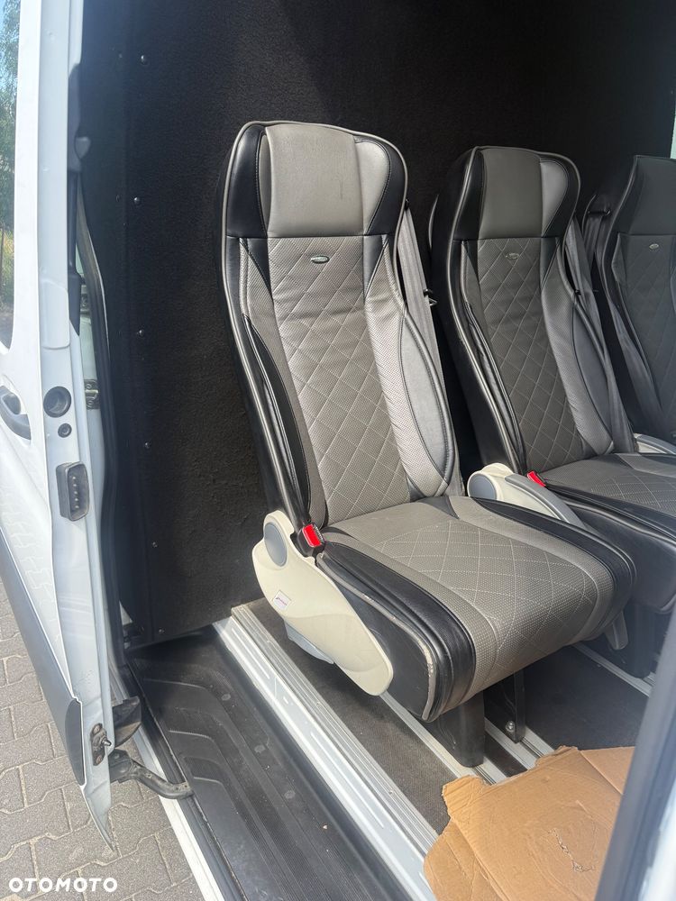 Mercedes-Benz Sprinter - 14