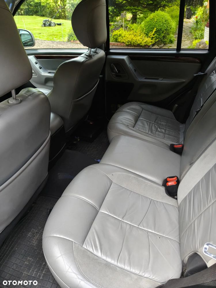 Jeep Grand Cherokee - 12