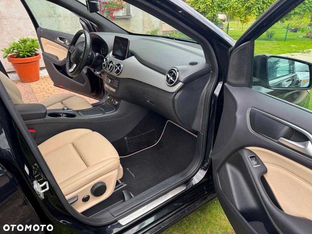 Mercedes-Benz Klasa B 250 4Matic 7G-DCT UrbanStyle Edition - 17