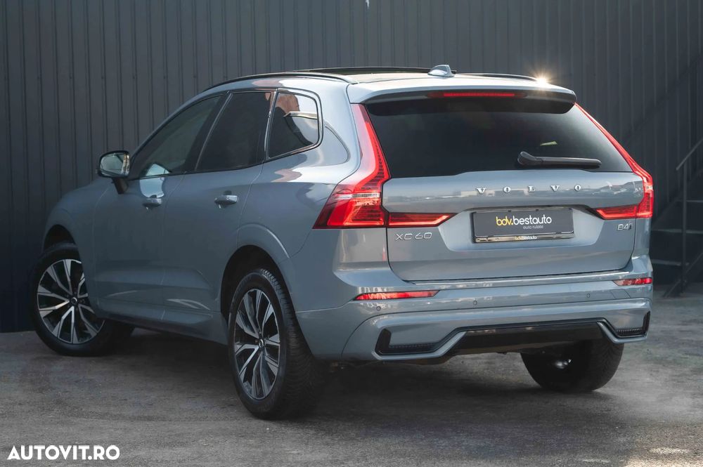 Volvo XC 60 B4 MHEV AT AWD Plus Dark - 5