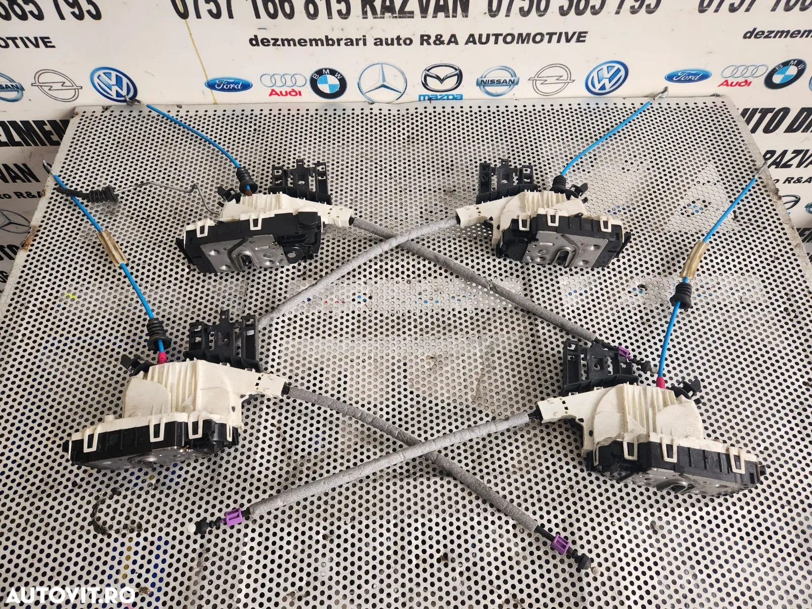 Broasca Blocator Incuietoare Fata Spate Mercedes Cla W117 Volan Stanga Dezmembrez Mercedes Cla Moto - 3