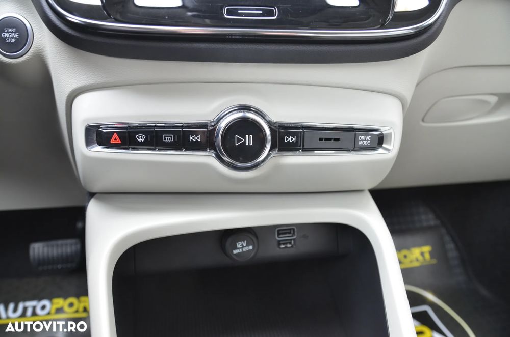 Volvo XC 40 D3 AWD Momentum Pro - 22