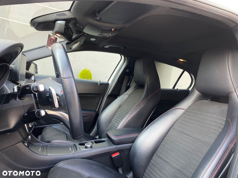 Mercedes-Benz GLA 200 7G-DCT AMG Line - 33