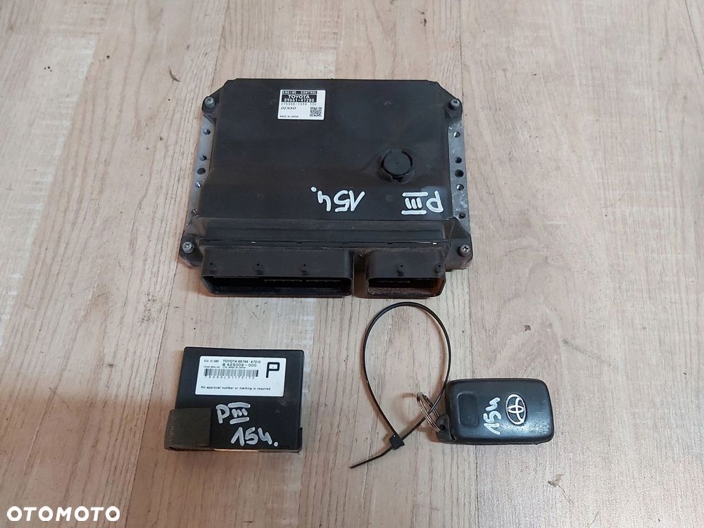 Toyota Prius III kluczyk pilot komputer zestaw odpalenia - 1