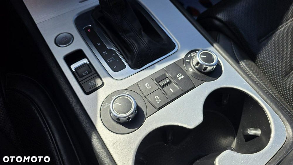 Volkswagen Touareg - 17