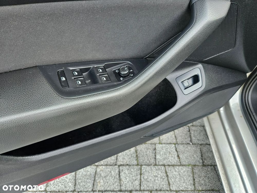 Volkswagen Passat - 12