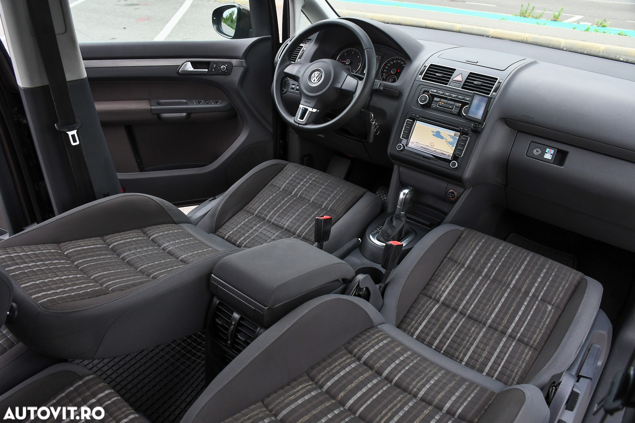 Volkswagen Touran 2.0 TDI DPF DSG Cross - 13