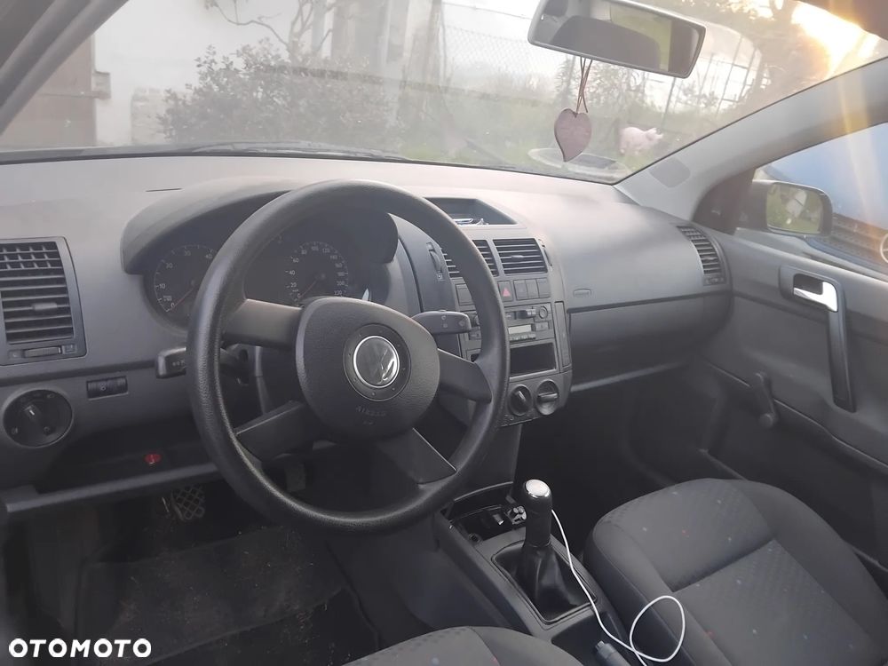 Volkswagen Polo - 2