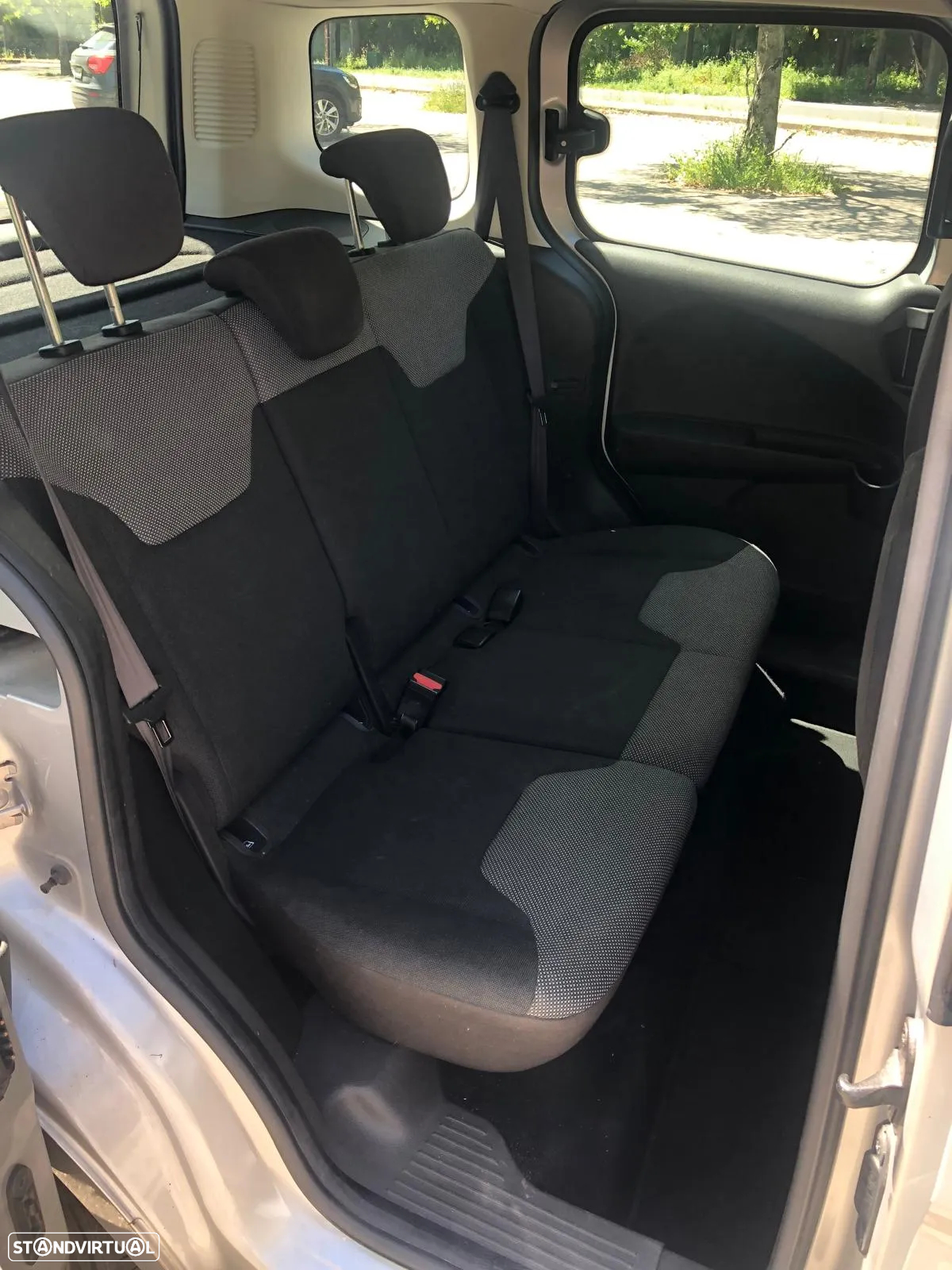 Ford Tourneo Courier 1.0 EcoBoost Ambiente - 11