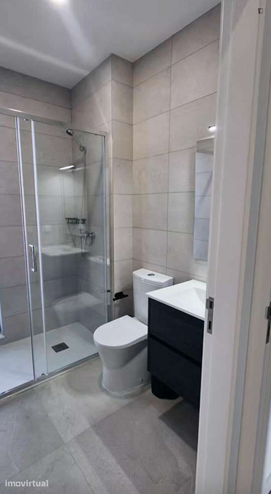 Quarto - localizado em Aveiro - Grande imagem: 5/12