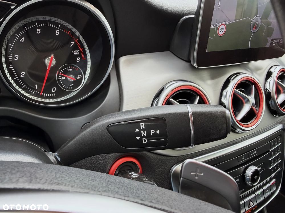 Mercedes-Benz GLA 200 7G-DCT AMG Line - 22