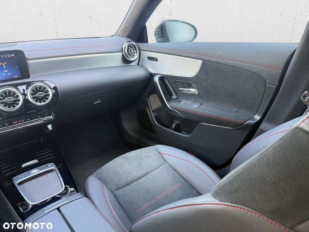 Mercedes-Benz CLA - 15