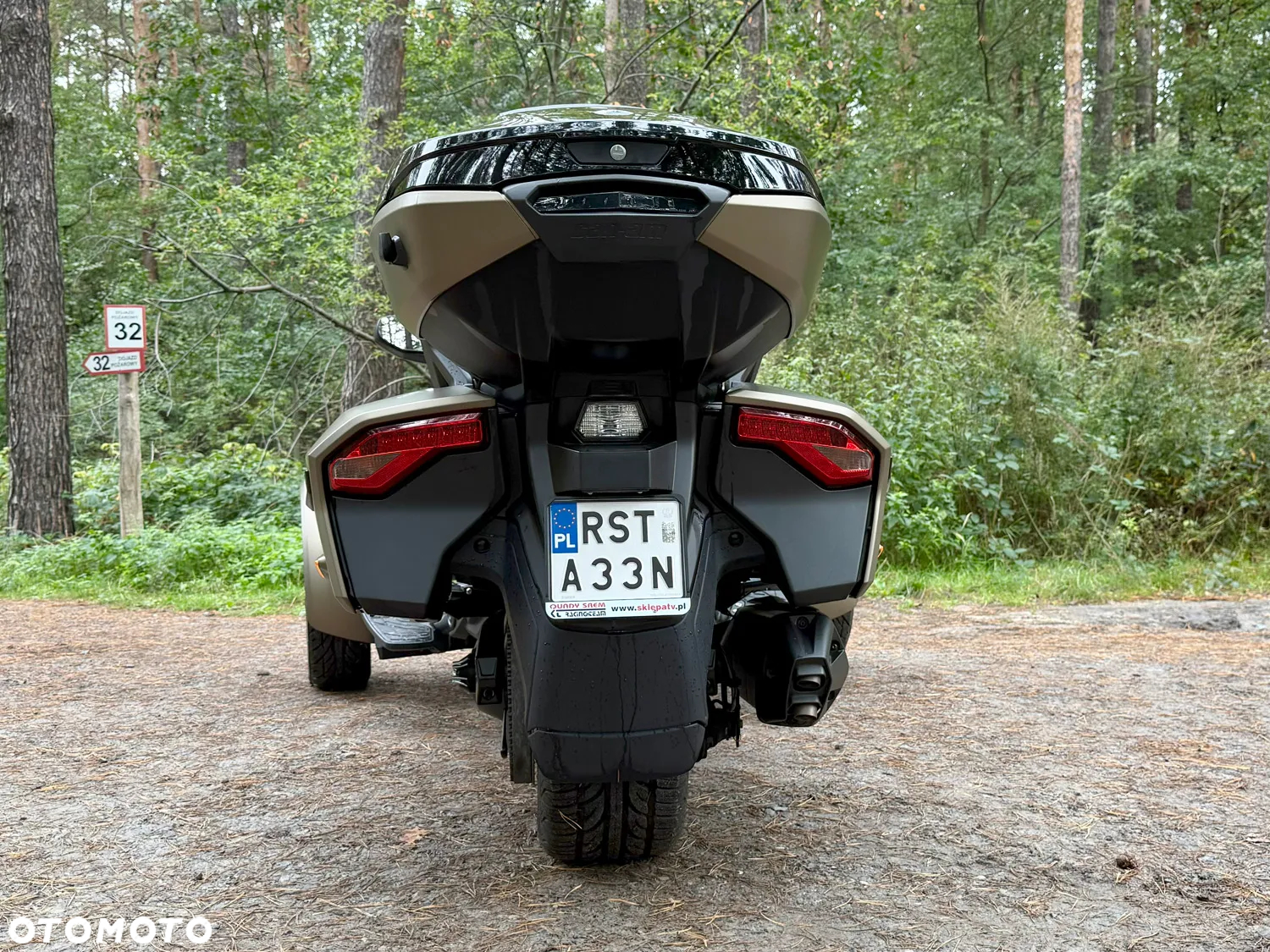 Can-Am Spyder - 16