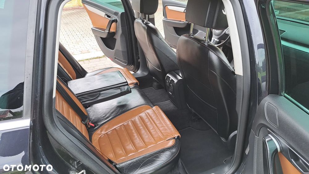 Volkswagen Passat 2.0 TDI 4Mot Highline DSG - 24