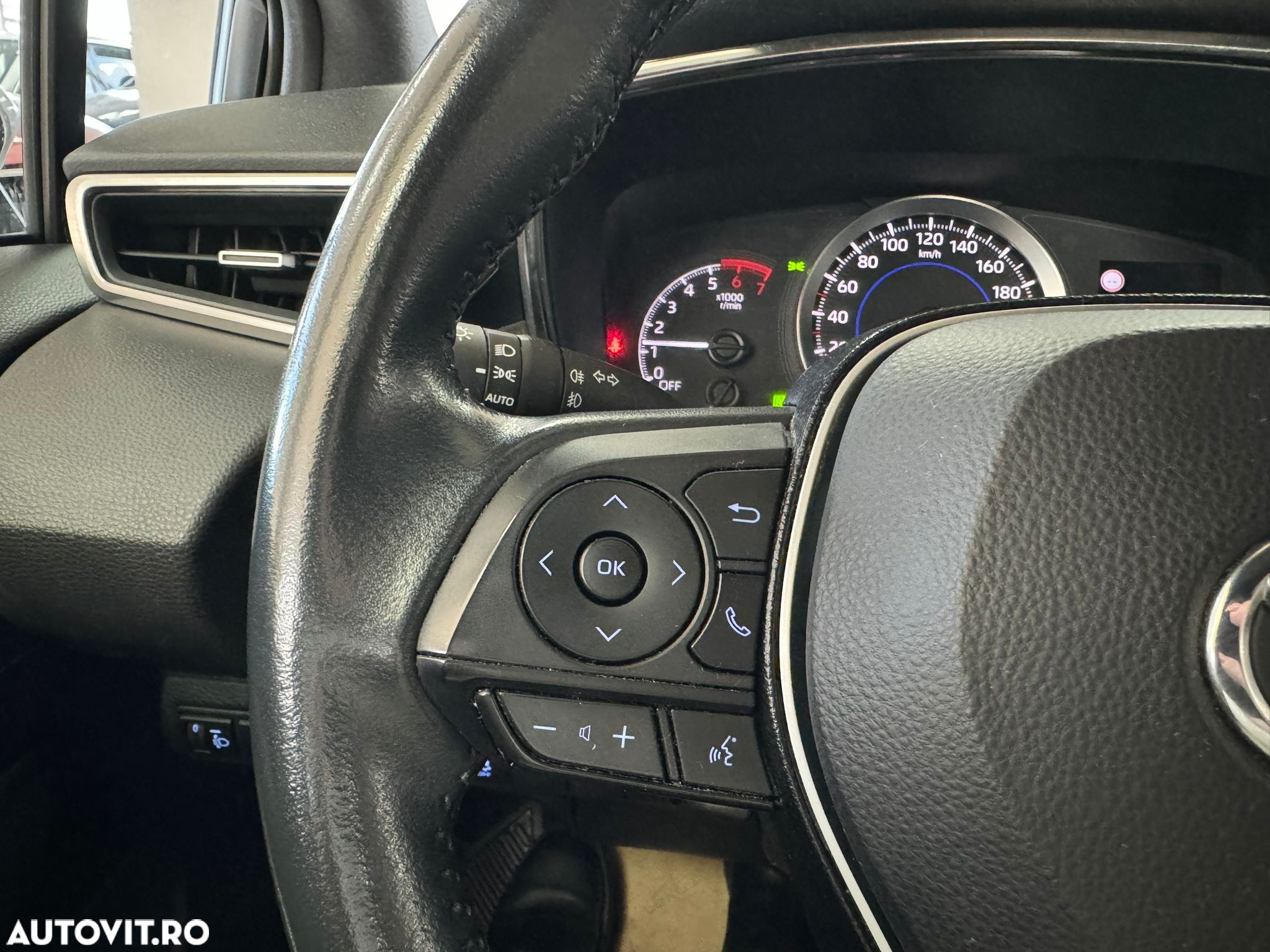 Toyota Corolla 1.8 HSD Business - 20
