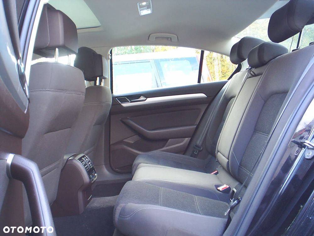 Volkswagen Passat 2.0 TDI SCR (BlueMotion Technology) Comfortline - 9