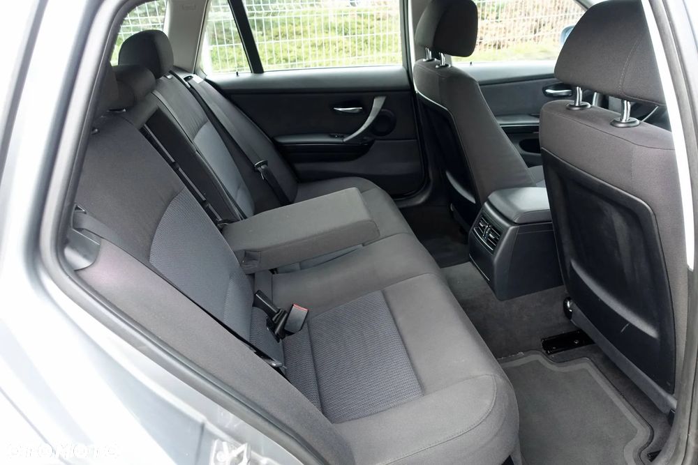 BMW Seria 3 316d Touring - 16