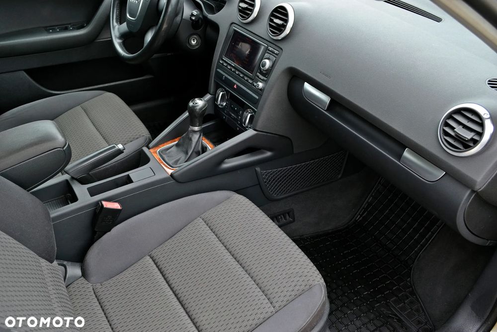 Audi A3 Sportback 1.8 TFSI Ambiente - 13