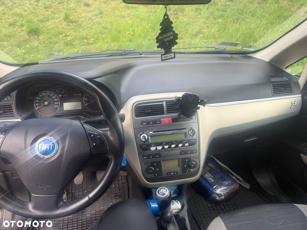 Fiat Punto 1.4 16V Emotion - 4