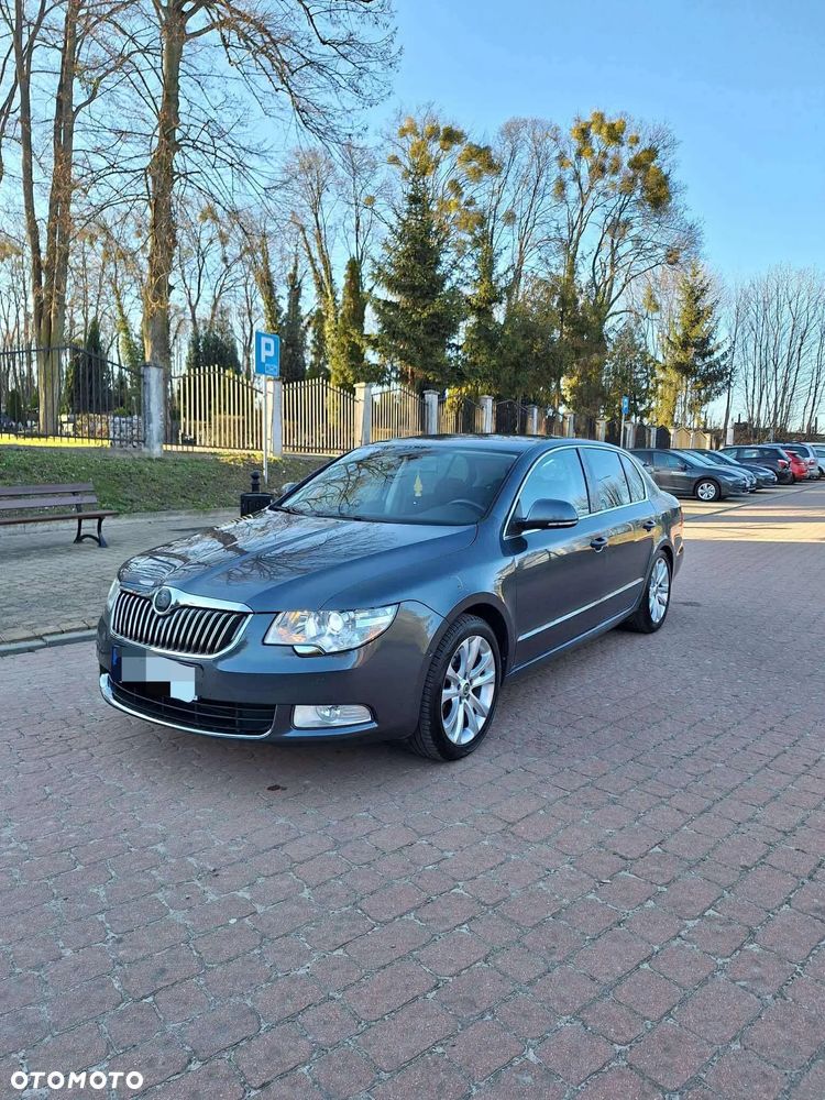 Skoda Superb 2.0 TDI Exclusive - 2