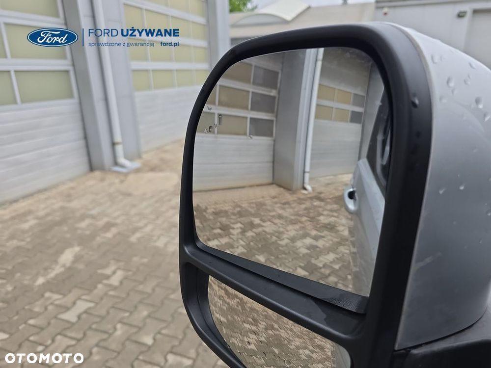 Ford Tourneo Custom - 23