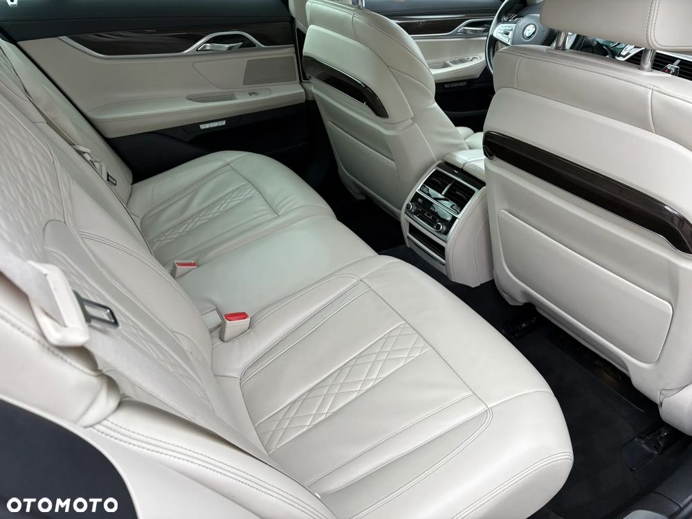 BMW Seria 7 730d xDrive - 29