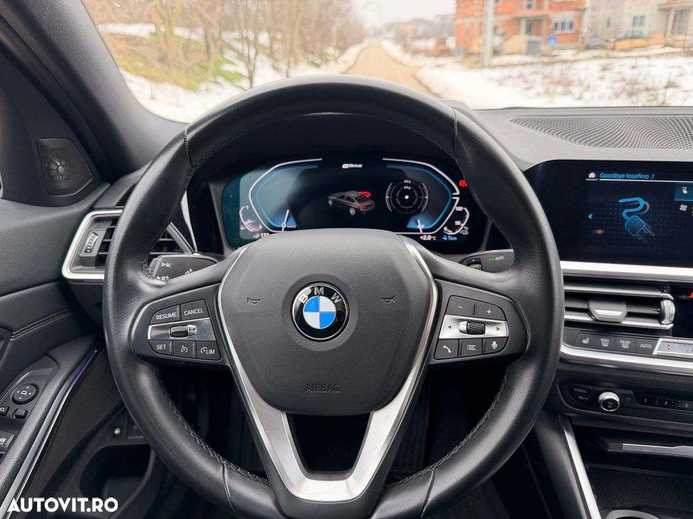 BMW Seria 3 330e Aut. M Sport - 8