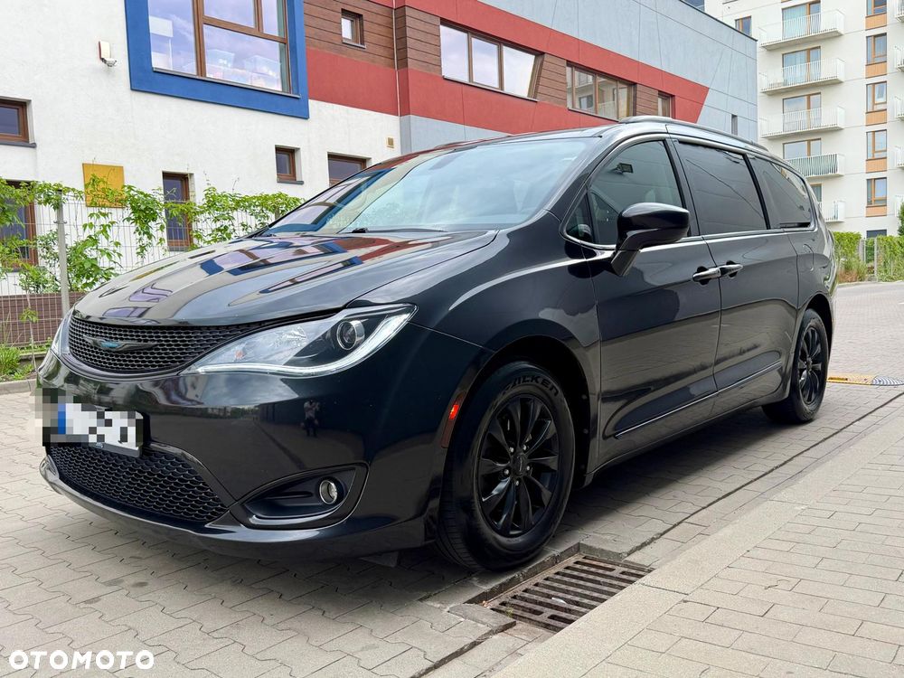 Chrysler Pacifica - 2