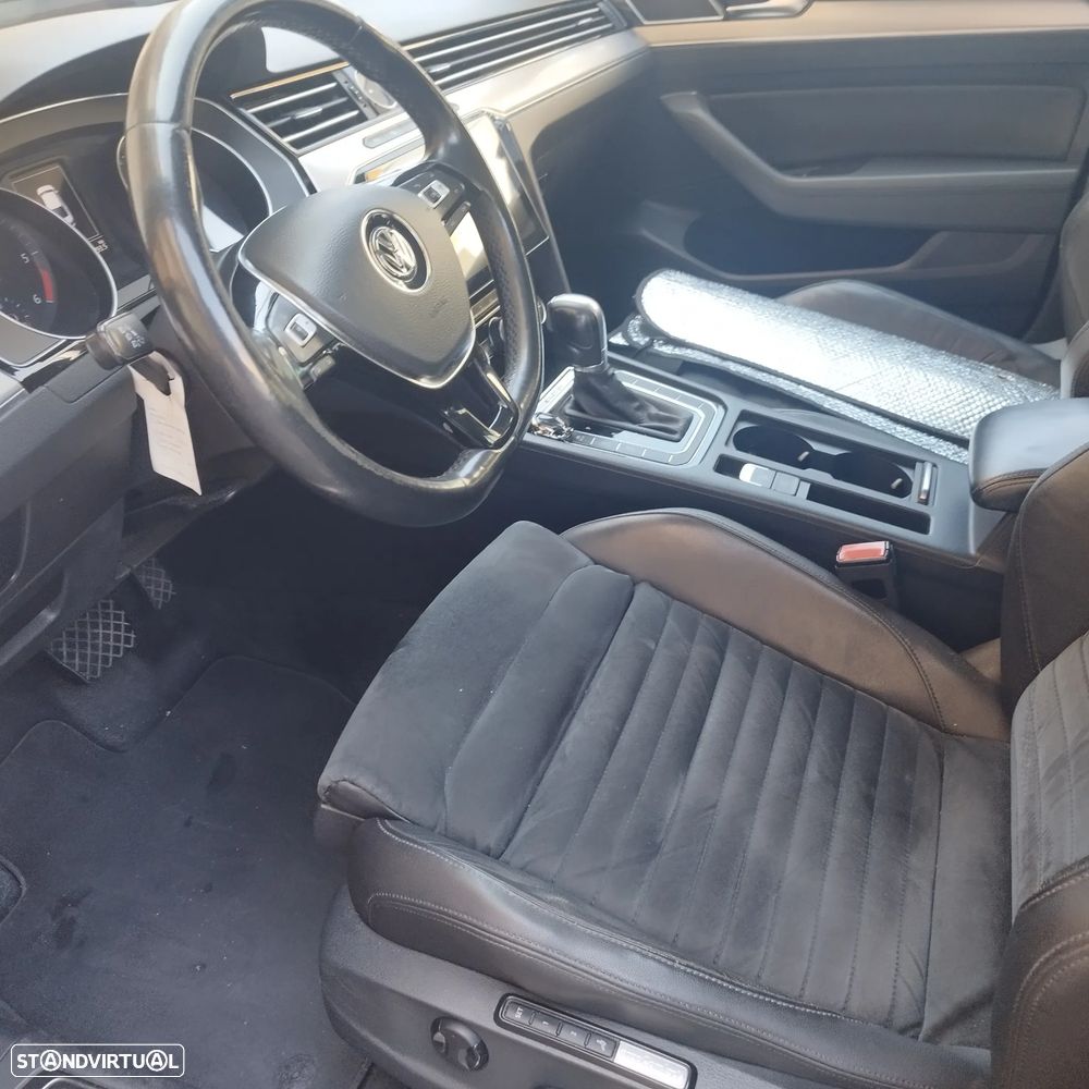 VW Passat 2.0 TDI R-Line DSG 4Motion - 10