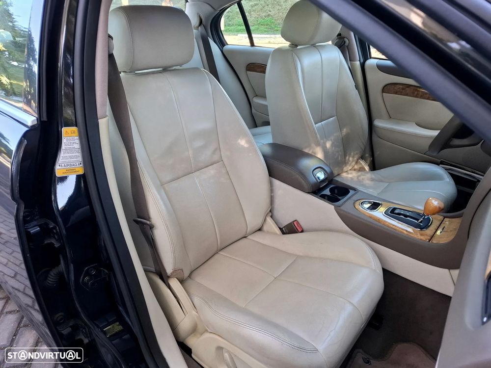 Jaguar S-Type 3.0 V6 Executive Auto. - 7