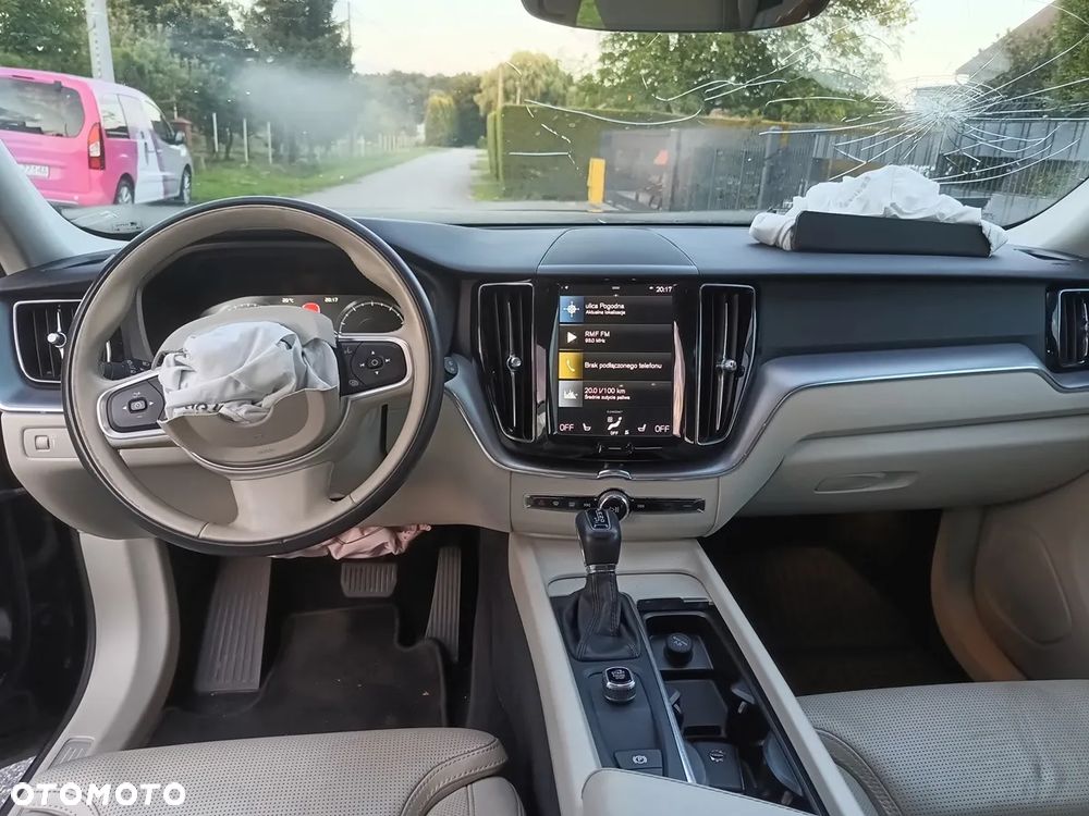 Volvo XC 60 T5 AWD Momentum Pro - 11