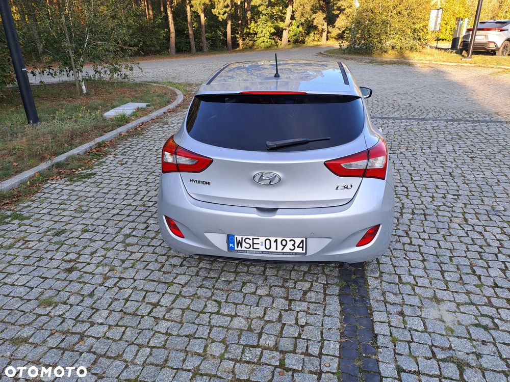 Hyundai i30 1.6 D Premium - 12