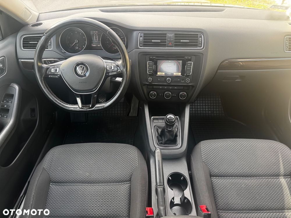 Volkswagen Jetta - 10