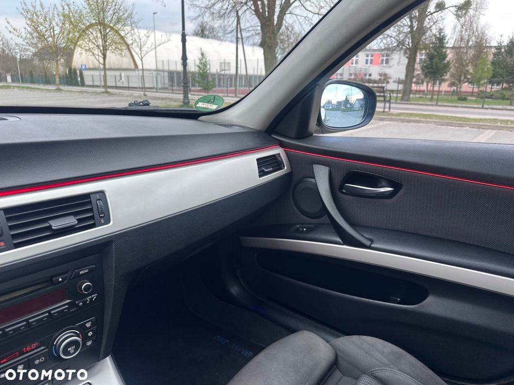 BMW Seria 3 320i Edition Sport - 15