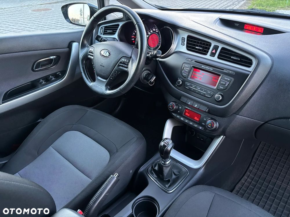 Kia Ceed 1.6 CRDi 128 Dream Team Edition - 8