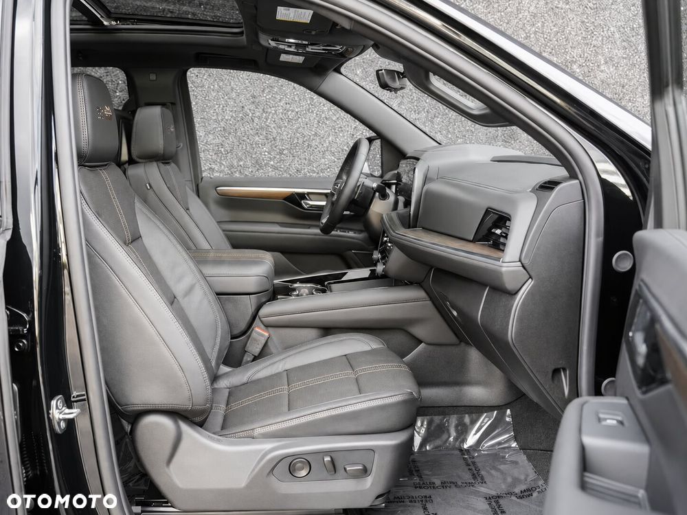 Chevrolet Suburban - 9