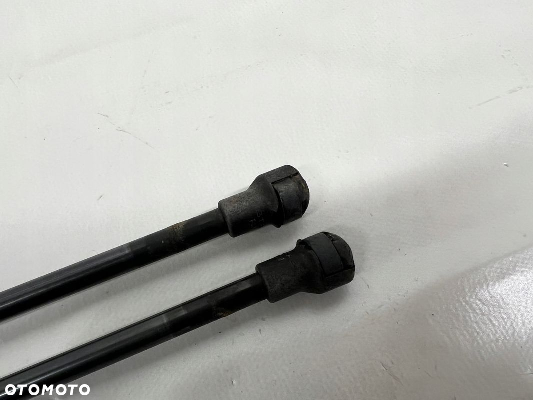 Seat Arona ślizg siłownik teleskop klapy bagażnika 2szt 6F9827550B - 2