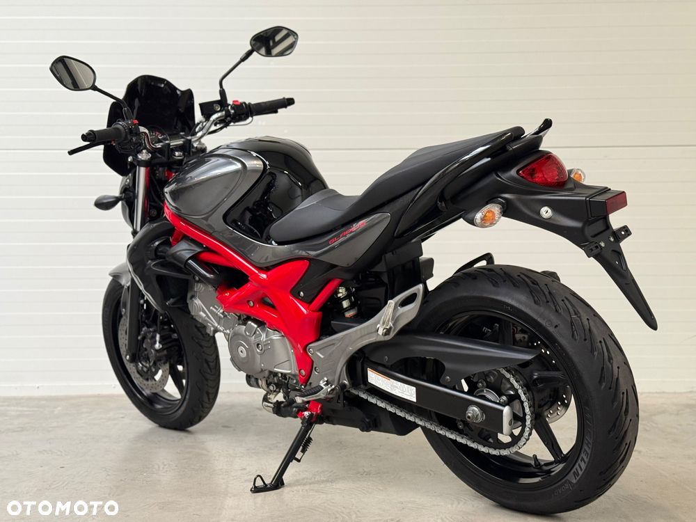 Suzuki Gladius - 5