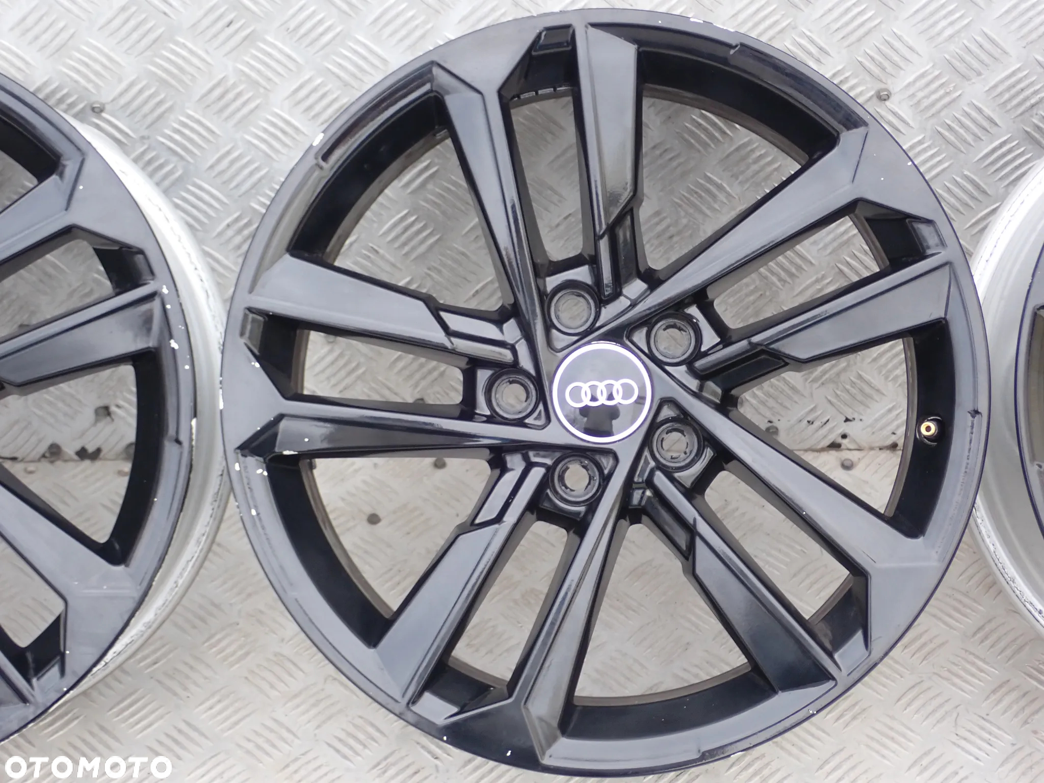 KOŁA FELGI ALUMINIOWE AUDI A3 8JX17 ET 46 5X112 8Y0601025E - 5
