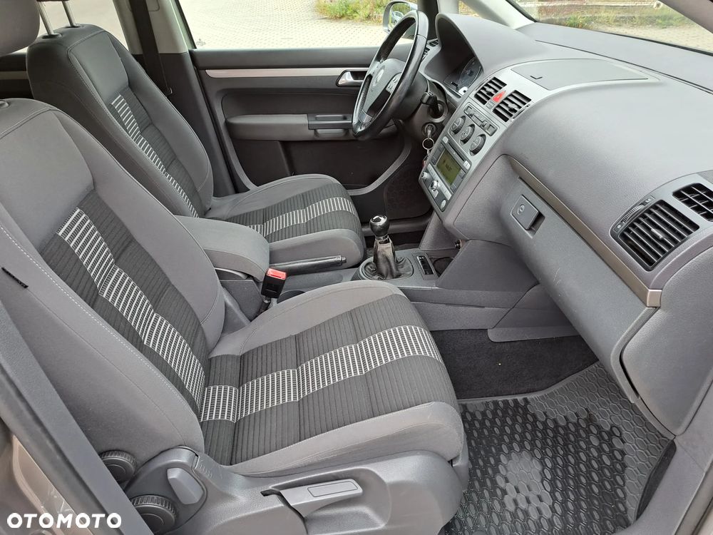 Volkswagen Touran - 18