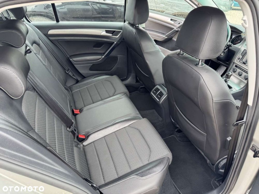 Volkswagen Golf - 24