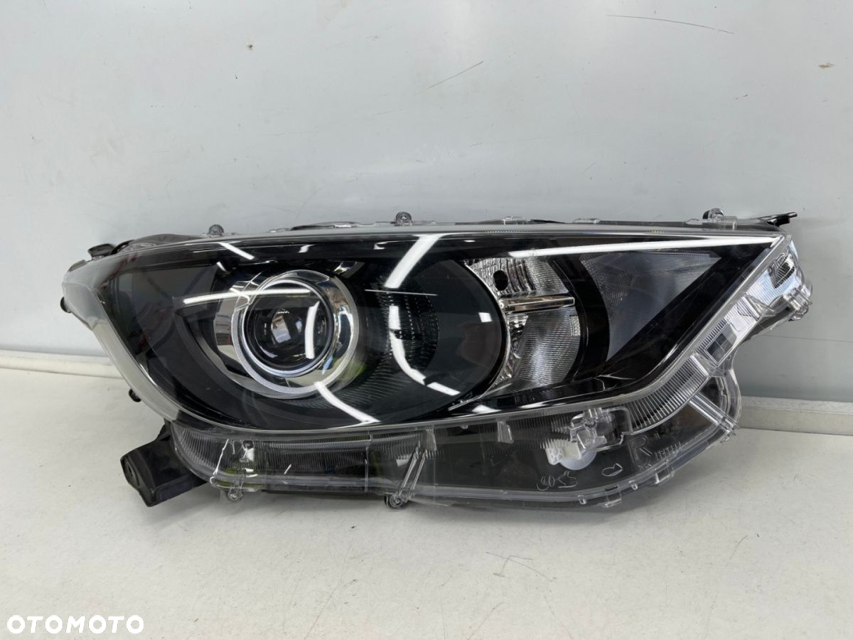 Lampa reflektor Toyota Yaris IV 4 19r.-> prawa przednia oryginał - 2