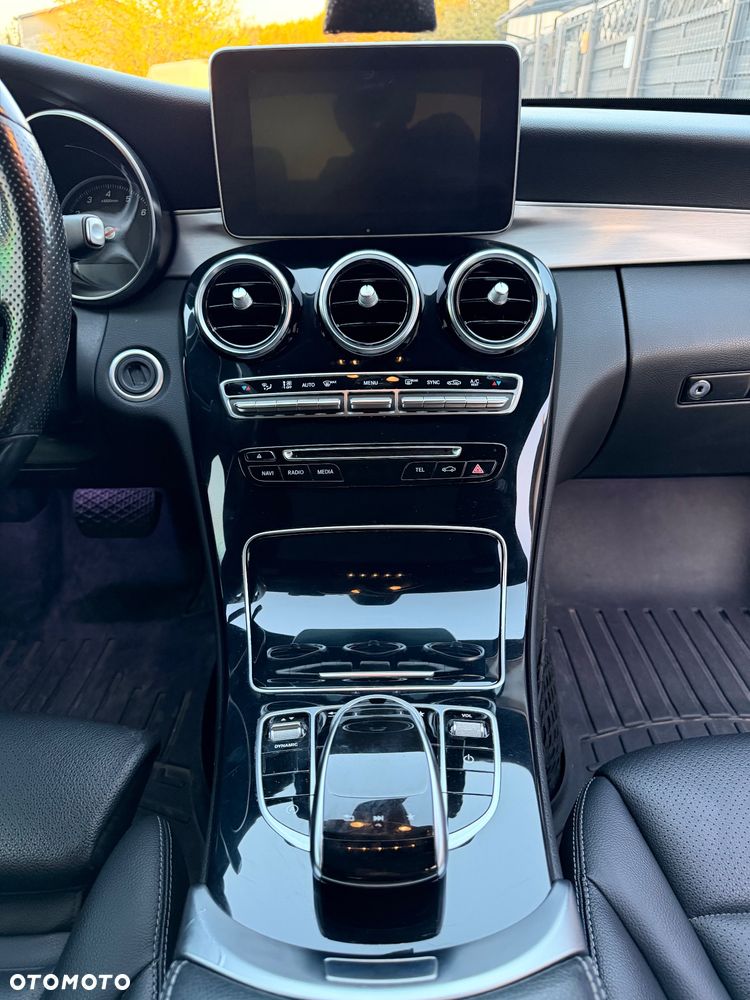 Mercedes-Benz Klasa C 300 9G-TRONIC AMG Line - 26