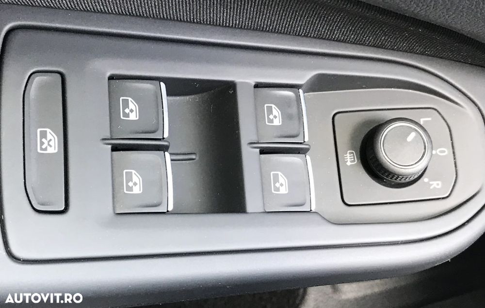 Volkswagen Golf 1.5 TSI ACT Life - 24