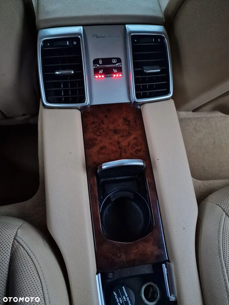 Porsche Panamera - 23