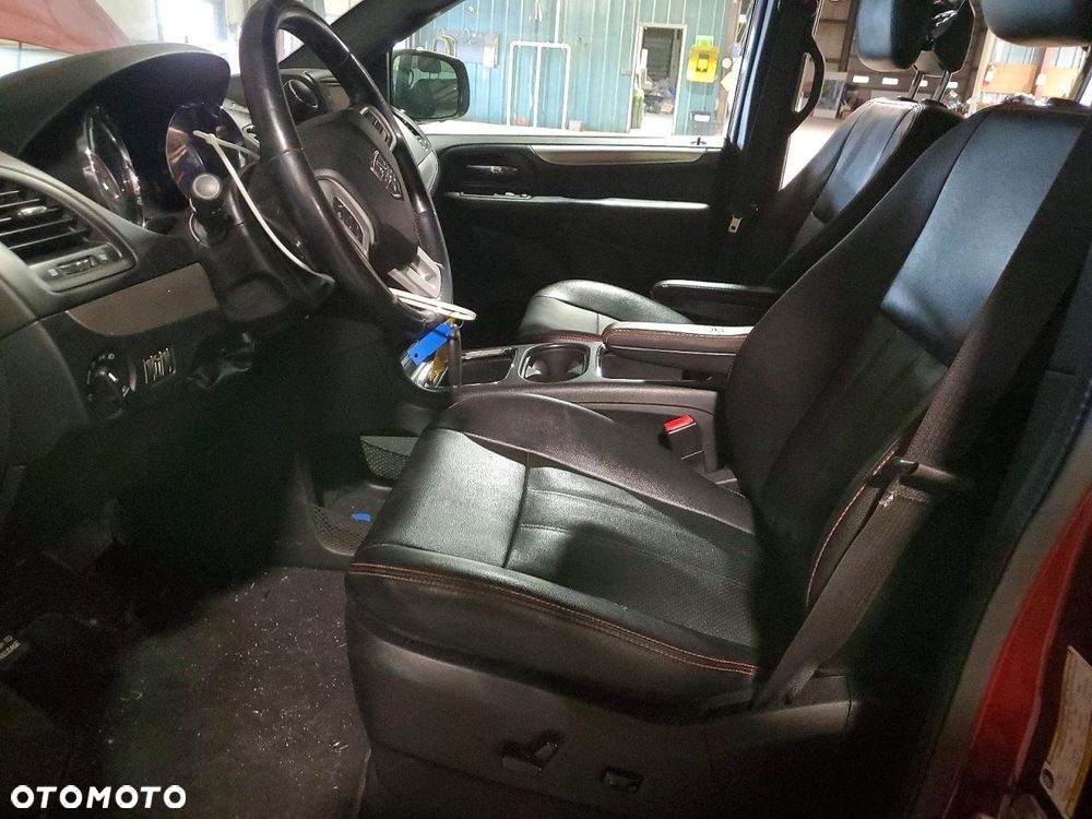 Dodge Grand Caravan - 8