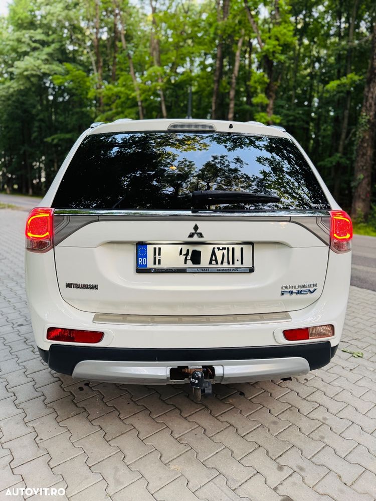 Mitsubishi Outlander - 12
